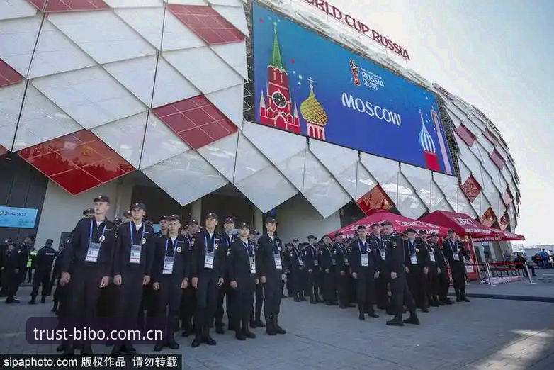 世界杯安保策略大不同：英国警员人数锐减 vs 上届四十人规模，你更看好哪种模式？